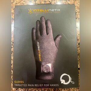Vibrating pain relieving gloves medium